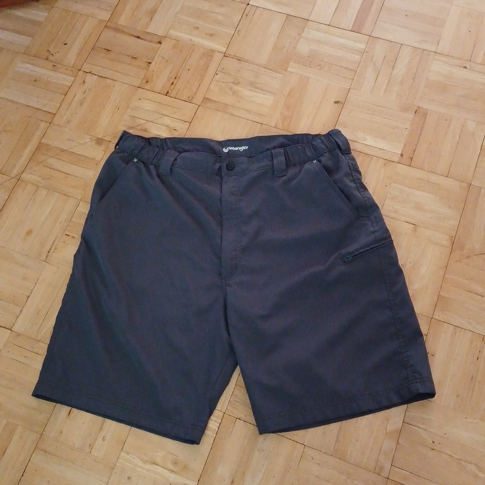 Wrangler dri fit shorts size 40 waist 100 percent polyester